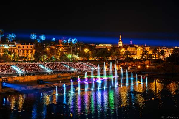 Die Weihnachtsshow NAVIGALIA in Sevilla beeindruckt mit einer gigantischen Wasser-, Licht- und Lasershow und begeistert Hunderttausende Besucher