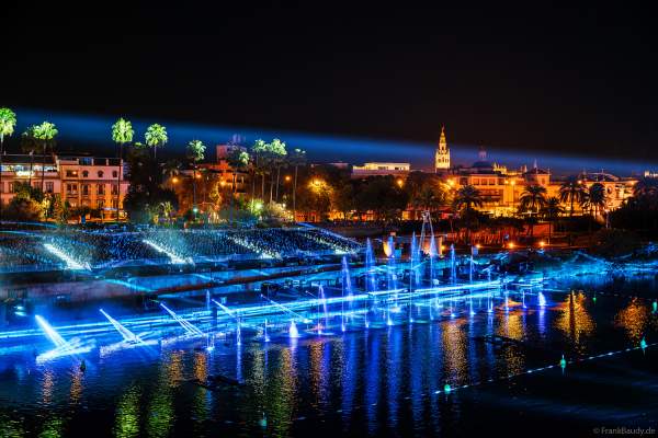 Die Weihnachtsshow NAVIGALIA in Sevilla beeindruckt mit einer gigantischen Wasser-, Licht- und Lasershow und begeistert Hunderttausende Besucher