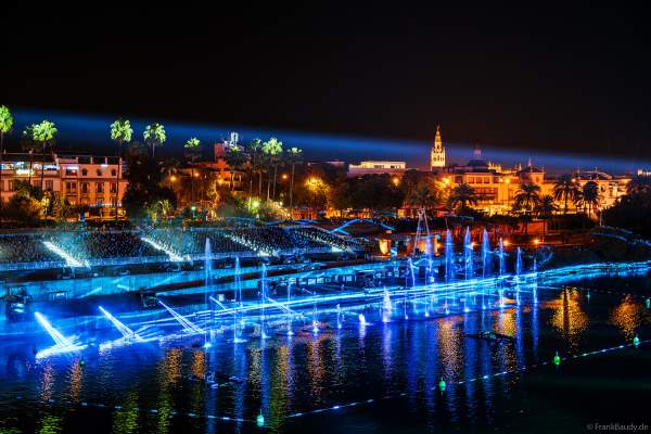 Die Weihnachtsshow NAVIGALIA in Sevilla beeindruckt mit einer gigantischen Wasser-, Licht- und Lasershow und begeistert Hunderttausende Besucher