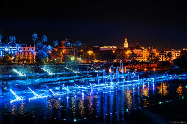 Die Weihnachtsshow NAVIGALIA in Sevilla beeindruckt mit einer gigantischen Wasser-, Licht- und Lasershow und begeistert Hunderttausende Besucher