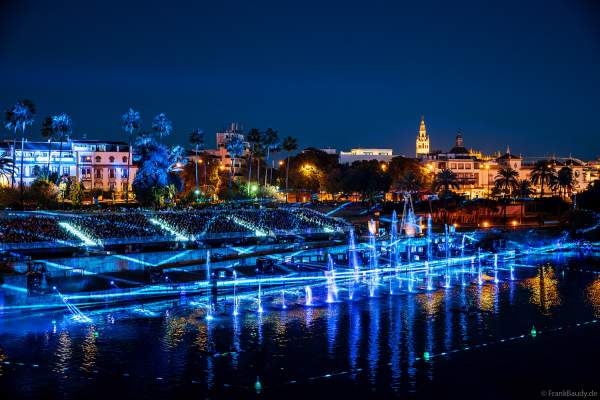 Die Weihnachtsshow NAVIGALIA in Sevilla beeindruckt mit einer gigantischen Wasser-, Licht- und Lasershow und begeistert Hunderttausende Besucher