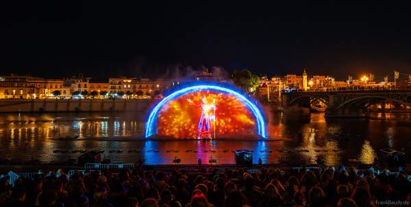 Die Weihnachtsshow NAVIGALIA in Sevilla beeindruckt mit einer gigantischen Wasser-, Licht- und Lasershow und begeistert Hunderttausende Besucher