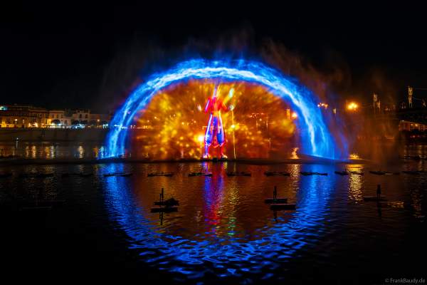 Die Weihnachtsshow NAVIGALIA in Sevilla beeindruckt mit einer gigantischen Wasser-, Licht- und Lasershow und begeistert Hunderttausende Besucher