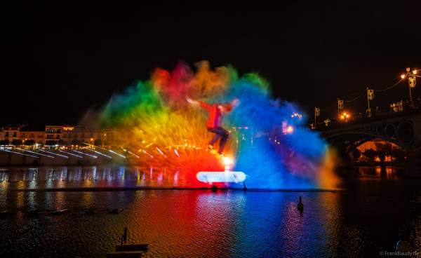Die Weihnachtsshow NAVIGALIA in Sevilla beeindruckt mit einer gigantischen Wasser-, Licht- und Lasershow und begeistert Hunderttausende Besucher