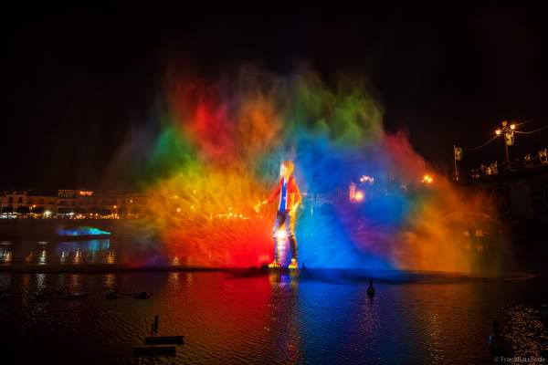 Die Weihnachtsshow NAVIGALIA in Sevilla beeindruckt mit einer gigantischen Wasser-, Licht- und Lasershow und begeistert Hunderttausende Besucher