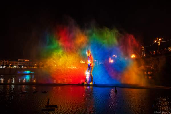 Die Weihnachtsshow NAVIGALIA in Sevilla beeindruckt mit einer gigantischen Wasser-, Licht- und Lasershow und begeistert Hunderttausende Besucher