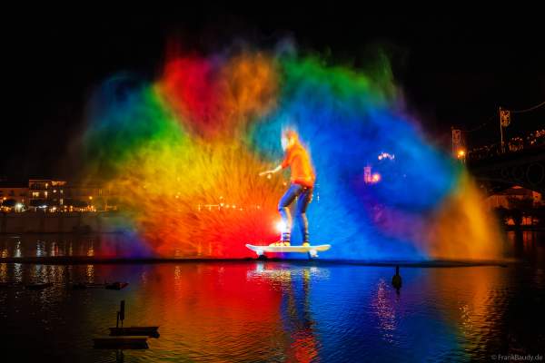 Die Weihnachtsshow NAVIGALIA in Sevilla beeindruckt mit einer gigantischen Wasser-, Licht- und Lasershow und begeistert Hunderttausende Besucher