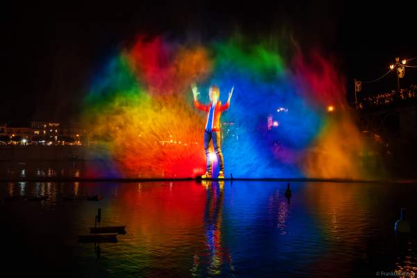 Die Weihnachtsshow NAVIGALIA in Sevilla beeindruckt mit einer gigantischen Wasser-, Licht- und Lasershow und begeistert Hunderttausende Besucher
