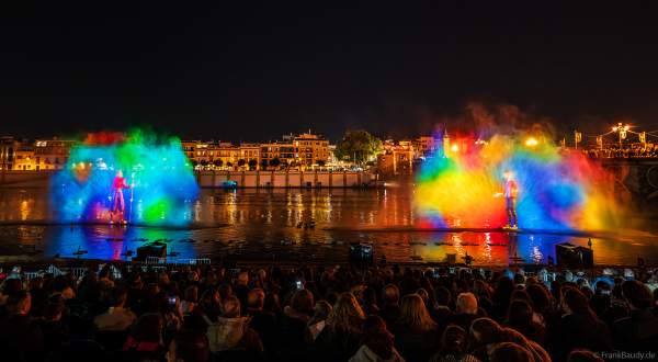 Die Weihnachtsshow NAVIGALIA in Sevilla beeindruckt mit einer gigantischen Wasser-, Licht- und Lasershow und begeistert Hunderttausende Besucher