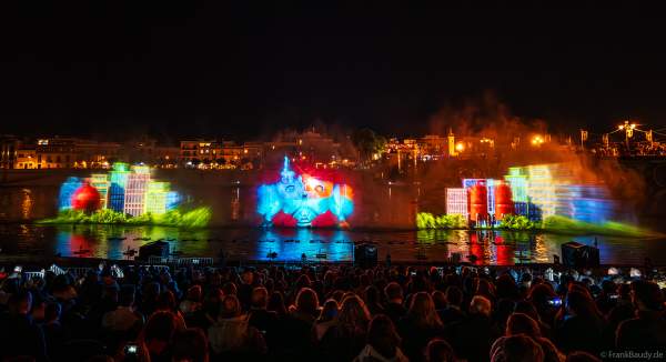 Die Weihnachtsshow NAVIGALIA in Sevilla beeindruckt mit einer gigantischen Wasser-, Licht- und Lasershow und begeistert Hunderttausende Besucher