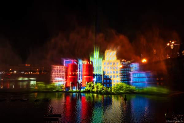 Die Weihnachtsshow NAVIGALIA in Sevilla beeindruckt mit einer gigantischen Wasser-, Licht- und Lasershow und begeistert Hunderttausende Besucher