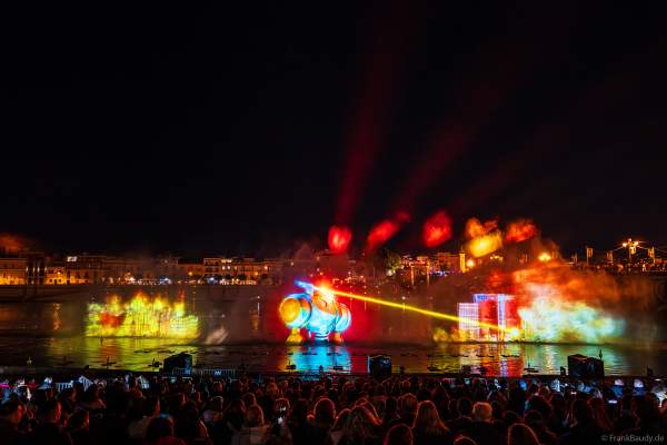 Die Weihnachtsshow NAVIGALIA in Sevilla beeindruckt mit einer gigantischen Wasser-, Licht- und Lasershow und begeistert Hunderttausende Besucher