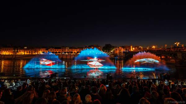 Die Weihnachtsshow NAVIGALIA in Sevilla beeindruckt mit einer gigantischen Wasser-, Licht- und Lasershow und begeistert Hunderttausende Besucher