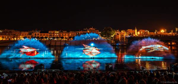 Die Weihnachtsshow NAVIGALIA in Sevilla beeindruckt mit einer gigantischen Wasser-, Licht- und Lasershow und begeistert Hunderttausende Besucher
