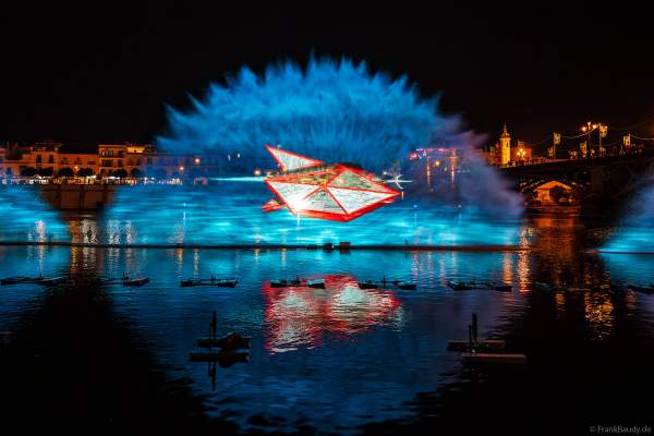 Die Weihnachtsshow NAVIGALIA in Sevilla beeindruckt mit einer gigantischen Wasser-, Licht- und Lasershow und begeistert Hunderttausende Besucher