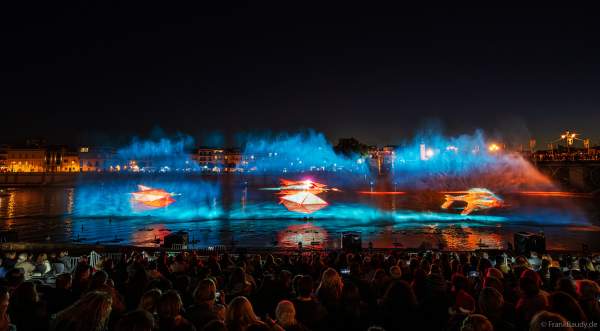 Die Weihnachtsshow NAVIGALIA in Sevilla beeindruckt mit einer gigantischen Wasser-, Licht- und Lasershow und begeistert Hunderttausende Besucher