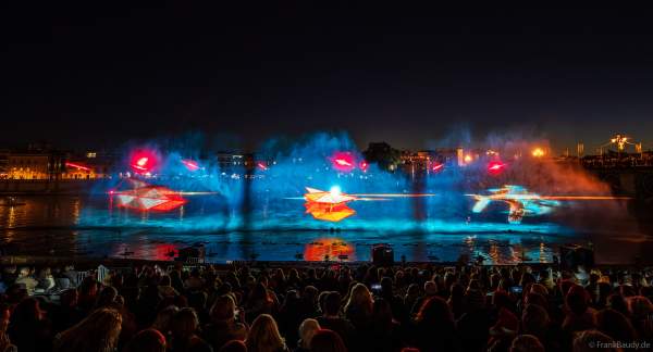 Die Weihnachtsshow NAVIGALIA in Sevilla beeindruckt mit einer gigantischen Wasser-, Licht- und Lasershow und begeistert Hunderttausende Besucher