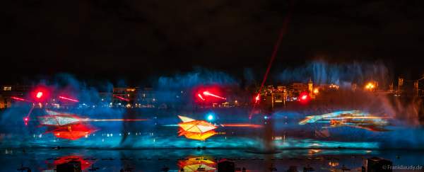 Die Weihnachtsshow NAVIGALIA in Sevilla beeindruckt mit einer gigantischen Wasser-, Licht- und Lasershow und begeistert Hunderttausende Besucher