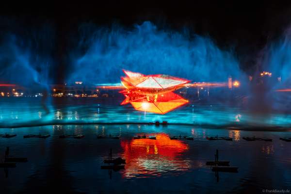 Die Weihnachtsshow NAVIGALIA in Sevilla beeindruckt mit einer gigantischen Wasser-, Licht- und Lasershow und begeistert Hunderttausende Besucher