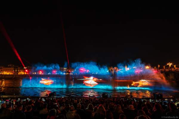 Die Weihnachtsshow NAVIGALIA in Sevilla beeindruckt mit einer gigantischen Wasser-, Licht- und Lasershow und begeistert Hunderttausende Besucher