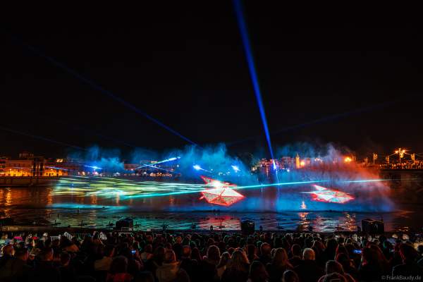 Die Weihnachtsshow NAVIGALIA in Sevilla beeindruckt mit einer gigantischen Wasser-, Licht- und Lasershow und begeistert Hunderttausende Besucher