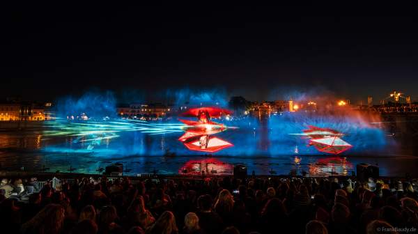 Die Weihnachtsshow NAVIGALIA in Sevilla beeindruckt mit einer gigantischen Wasser-, Licht- und Lasershow und begeistert Hunderttausende Besucher