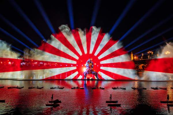 Die Weihnachtsshow NAVIGALIA in Sevilla beeindruckt mit einer gigantischen Wasser-, Licht- und Lasershow und begeistert Hunderttausende Besucher