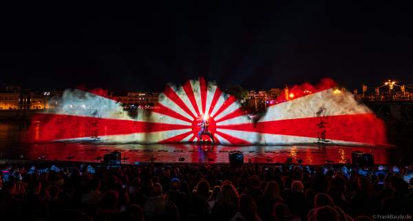 Die Weihnachtsshow NAVIGALIA in Sevilla beeindruckt mit einer gigantischen Wasser-, Licht- und Lasershow und begeistert Hunderttausende Besucher