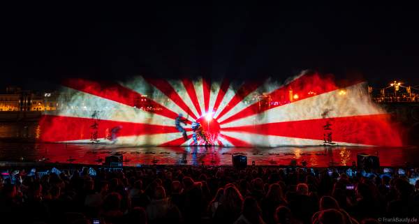 Die Weihnachtsshow NAVIGALIA in Sevilla beeindruckt mit einer gigantischen Wasser-, Licht- und Lasershow und begeistert Hunderttausende Besucher