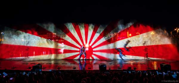 Die Weihnachtsshow NAVIGALIA in Sevilla beeindruckt mit einer gigantischen Wasser-, Licht- und Lasershow und begeistert Hunderttausende Besucher