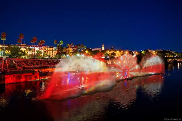 Die Weihnachtsshow NAVIGALIA in Sevilla beeindruckt mit einer gigantischen Wasser-, Licht- und Lasershow und begeistert Hunderttausende Besucher