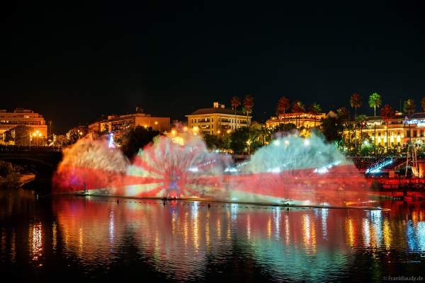 Die Weihnachtsshow NAVIGALIA in Sevilla beeindruckt mit einer gigantischen Wasser-, Licht- und Lasershow und begeistert Hunderttausende Besucher