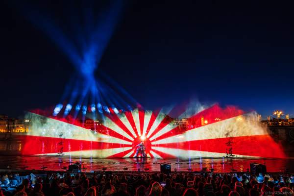 Die Weihnachtsshow NAVIGALIA in Sevilla beeindruckt mit einer gigantischen Wasser-, Licht- und Lasershow und begeistert Hunderttausende Besucher