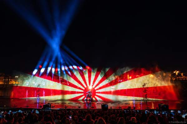 Die Weihnachtsshow NAVIGALIA in Sevilla beeindruckt mit einer gigantischen Wasser-, Licht- und Lasershow und begeistert Hunderttausende Besucher