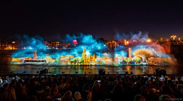 Die Weihnachtsshow NAVIGALIA in Sevilla beeindruckt mit einer gigantischen Wasser-, Licht- und Lasershow und begeistert Hunderttausende Besucher