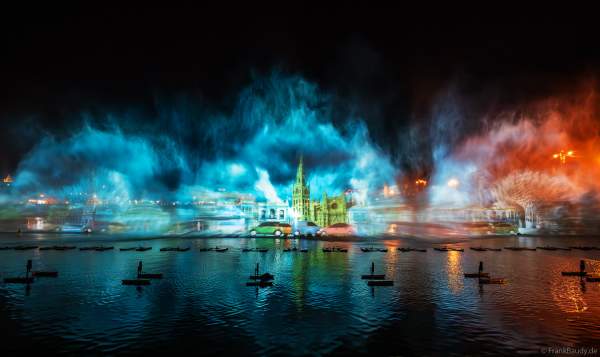 Die Weihnachtsshow NAVIGALIA in Sevilla beeindruckt mit einer gigantischen Wasser-, Licht- und Lasershow und begeistert Hunderttausende Besucher