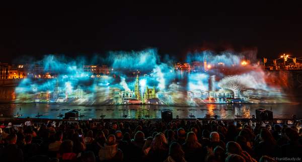 Die Weihnachtsshow NAVIGALIA in Sevilla beeindruckt mit einer gigantischen Wasser-, Licht- und Lasershow und begeistert Hunderttausende Besucher