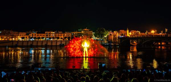 Die Weihnachtsshow NAVIGALIA in Sevilla beeindruckt mit einer gigantischen Wasser-, Licht- und Lasershow und begeistert Hunderttausende Besucher