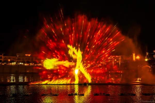 Die Weihnachtsshow NAVIGALIA in Sevilla beeindruckt mit einer gigantischen Wasser-, Licht- und Lasershow und begeistert Hunderttausende Besucher