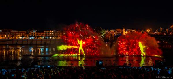 Die Weihnachtsshow NAVIGALIA in Sevilla beeindruckt mit einer gigantischen Wasser-, Licht- und Lasershow und begeistert Hunderttausende Besucher