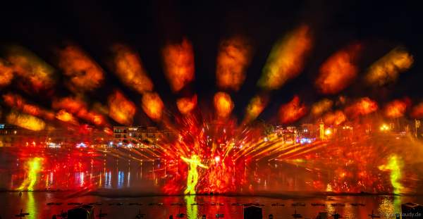 Die Weihnachtsshow NAVIGALIA in Sevilla beeindruckt mit einer gigantischen Wasser-, Licht- und Lasershow und begeistert Hunderttausende Besucher