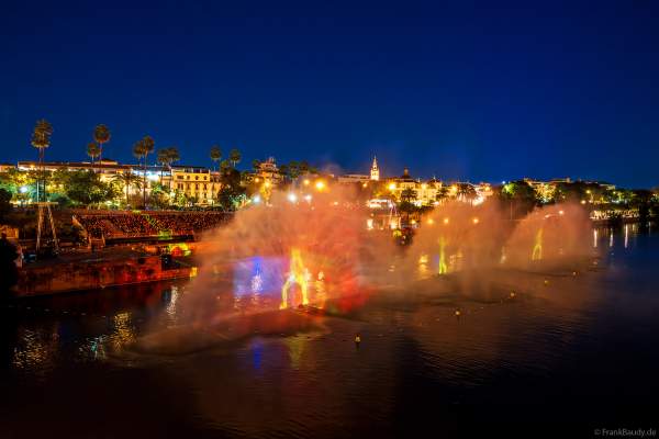 Die Weihnachtsshow NAVIGALIA in Sevilla beeindruckt mit einer gigantischen Wasser-, Licht- und Lasershow und begeistert Hunderttausende Besucher
