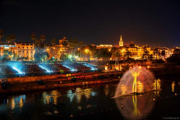 Die Weihnachtsshow NAVIGALIA in Sevilla beeindruckt mit einer gigantischen Wasser-, Licht- und Lasershow und begeistert Hunderttausende Besucher