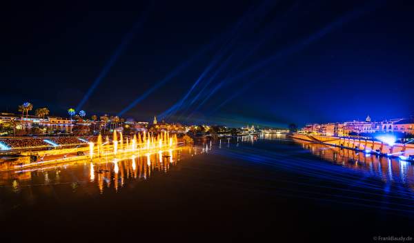 Die Weihnachtsshow NAVIGALIA in Sevilla beeindruckt mit einer gigantischen Wasser-, Licht- und Lasershow und begeistert Hunderttausende Besucher