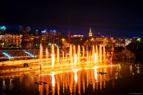 Die Weihnachtsshow NAVIGALIA in Sevilla beeindruckt mit einer gigantischen Wasser-, Licht- und Lasershow und begeistert Hunderttausende Besucher