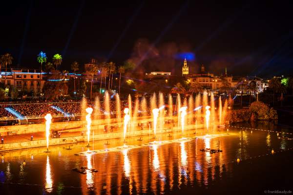 Die Weihnachtsshow NAVIGALIA in Sevilla beeindruckt mit einer gigantischen Wasser-, Licht- und Lasershow und begeistert Hunderttausende Besucher