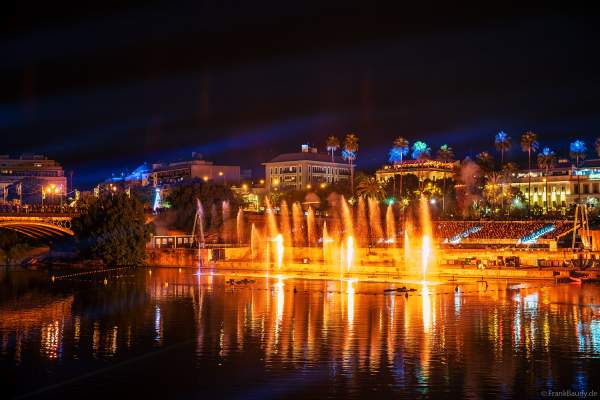 Die Weihnachtsshow NAVIGALIA in Sevilla beeindruckt mit einer gigantischen Wasser-, Licht- und Lasershow und begeistert Hunderttausende Besucher