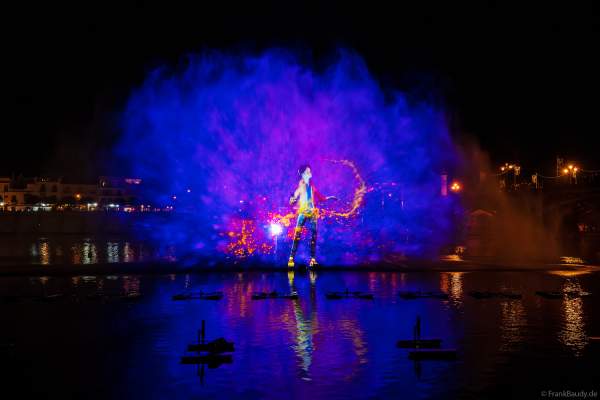 Die Weihnachtsshow NAVIGALIA in Sevilla beeindruckt mit einer gigantischen Wasser-, Licht- und Lasershow und begeistert Hunderttausende Besucher