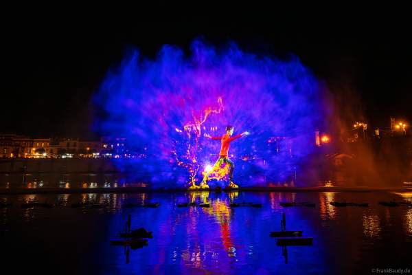 Die Weihnachtsshow NAVIGALIA in Sevilla beeindruckt mit einer gigantischen Wasser-, Licht- und Lasershow und begeistert Hunderttausende Besucher