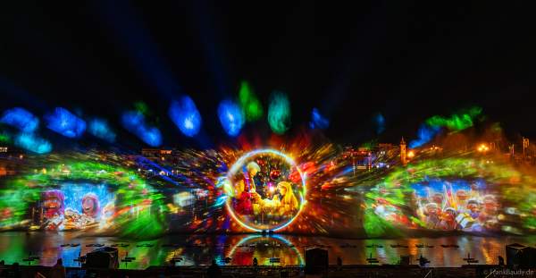 Die Weihnachtsshow NAVIGALIA in Sevilla beeindruckt mit einer gigantischen Wasser-, Licht- und Lasershow und begeistert Hunderttausende Besucher